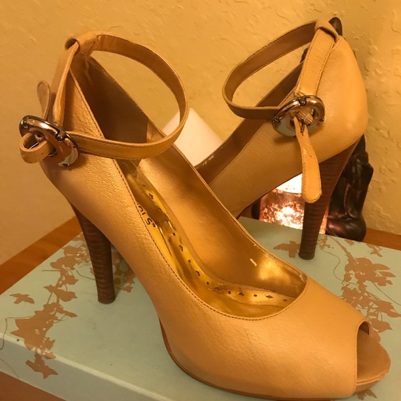BCBGirls gold peep toe shoes - Picture 5 of 5